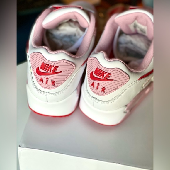 [SOLD] BNIB Nike Air Max 90 Limited Edition Valentine's Day - Picture 2 of 6
